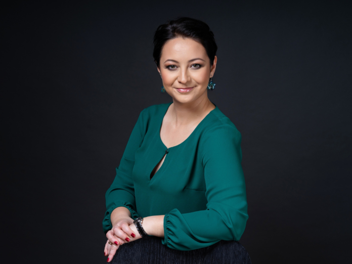 Irina Popescu, Gründer von Positive Projects